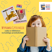 Na żółtym tle dziewczynka trzymająca książkę i napis Wyprawka czytelnicza czeka w bibliotece na każdego przedszkolaka, w tle książki z wyprawki
